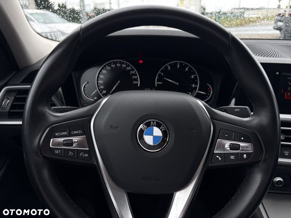 BMW Seria 3 318i - 15