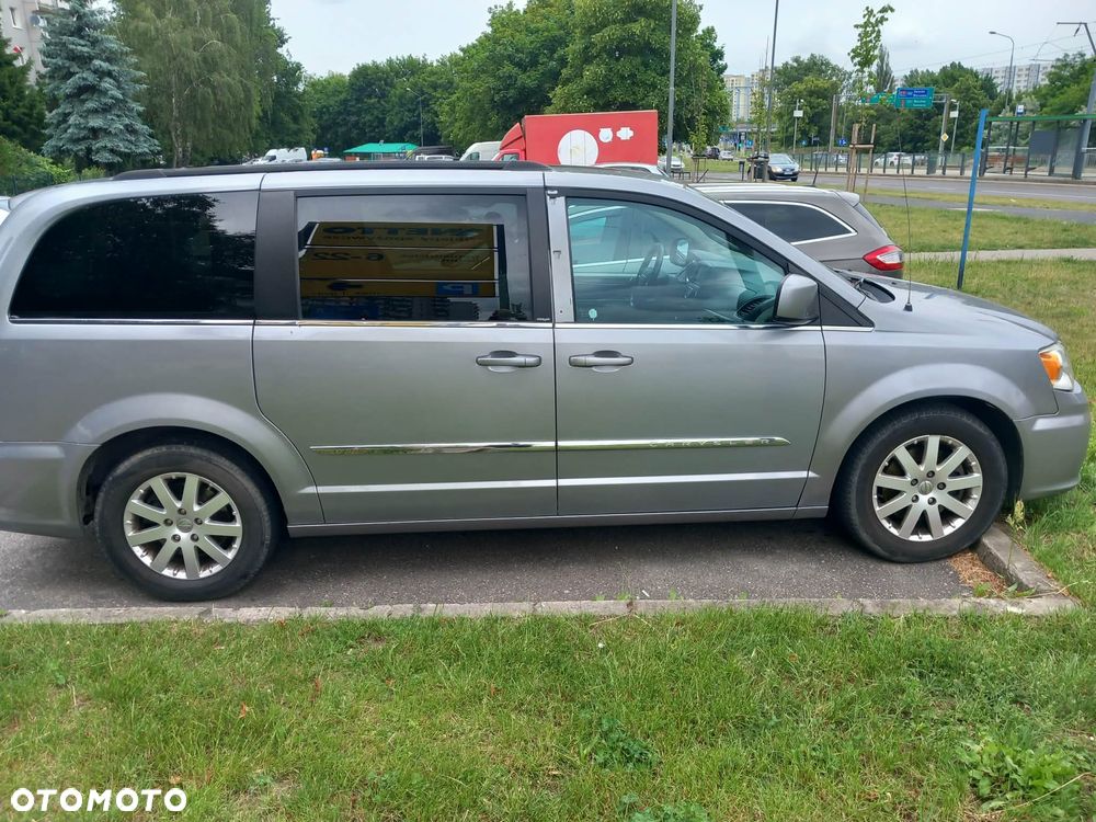 Chrysler Town & Country - 2