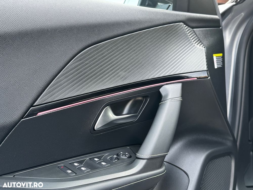 Peugeot 2008 PureTech 130 EAT8 GT - 26