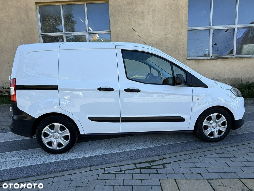 Ford Transit Courier - 10