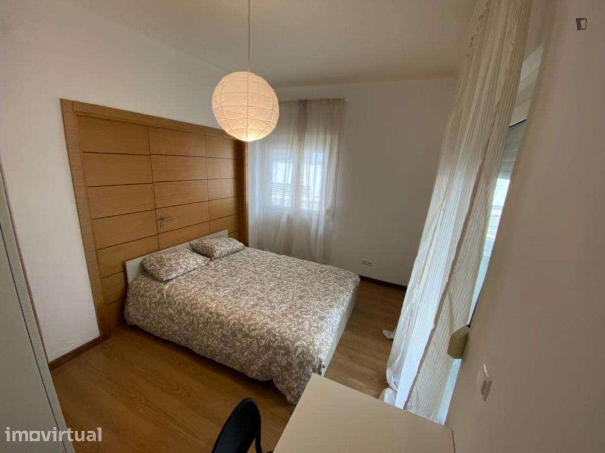 Quarto - localizado em Almada Lisbon - Grande imagem: 3/8