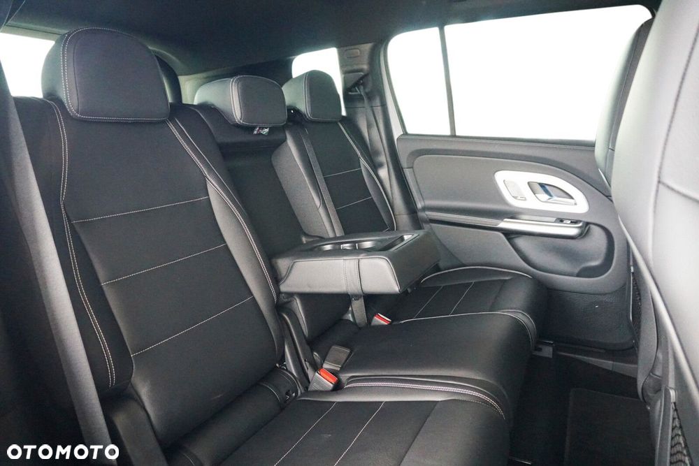 Mercedes-Benz GLB - 12