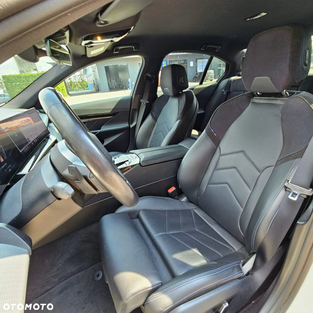 BMW Seria 5 520i mHEV - 17