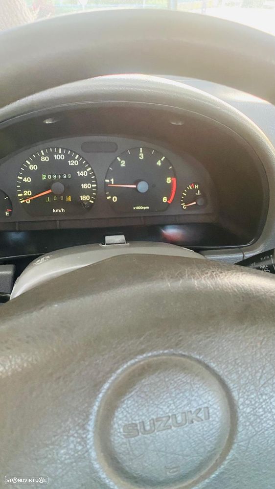 Suzuki Vitara 1.9 TD JLX - 3