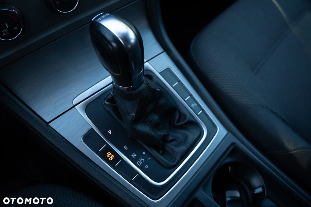 Volkswagen Golf 1.6 BlueTDI DSG Comfortline - 18