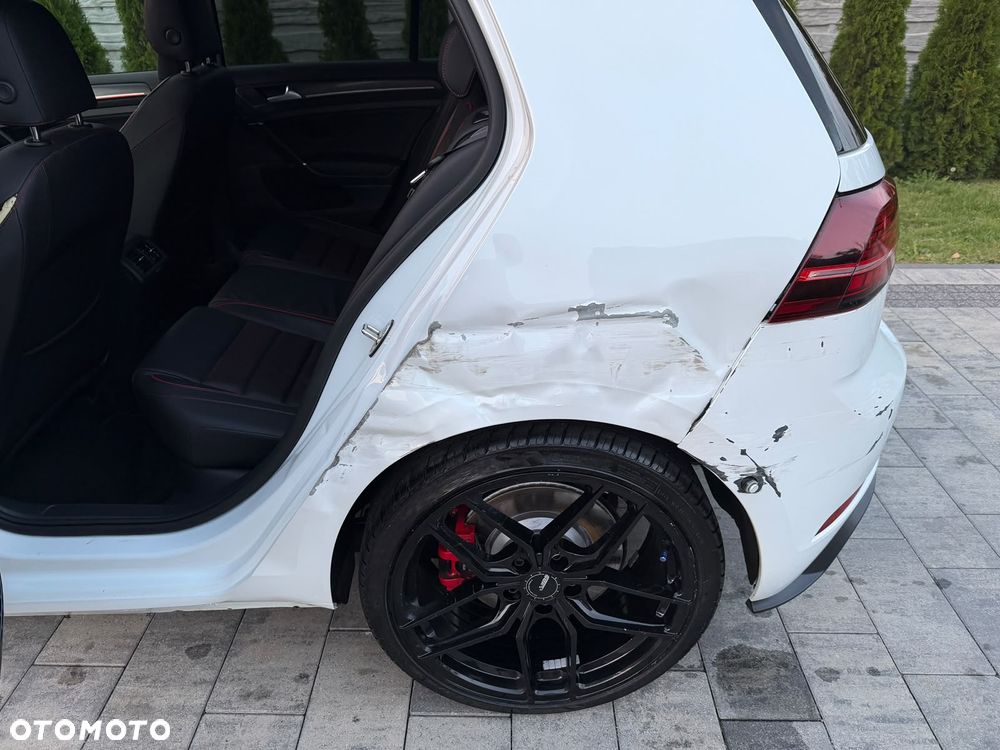 Volkswagen Golf GTI (BlueMotion Technology) DSG Performance - 23