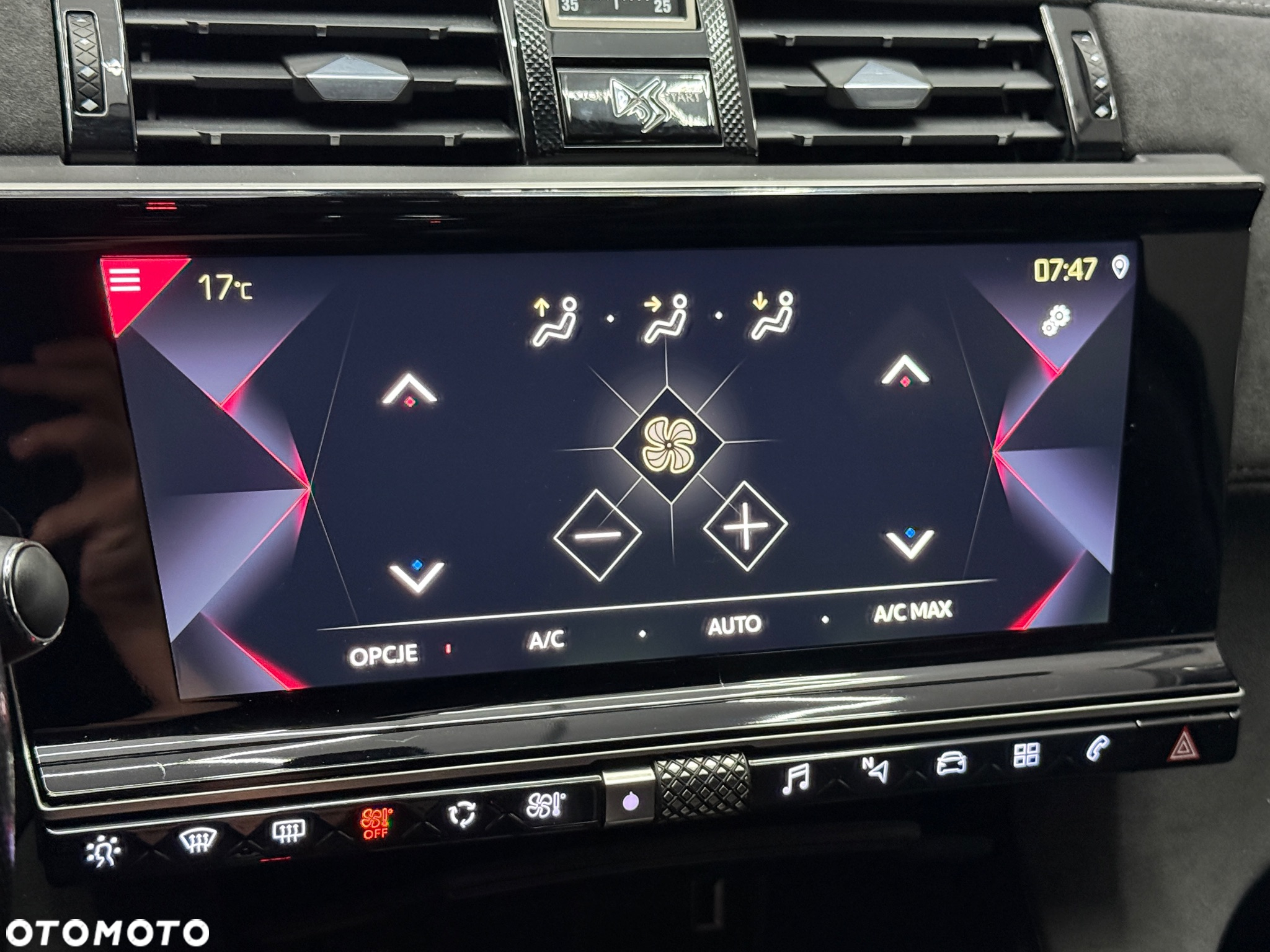 DS Automobiles DS 7 Crossback 2.0 BlueHDi Performance Line + - 28
