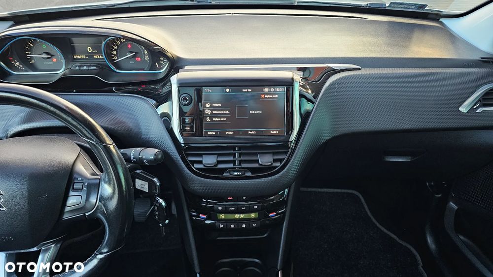 Peugeot 2008 1.2 Pure Tech Allure S&S - 13