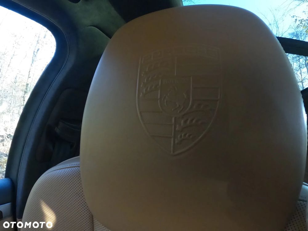 Porsche Cayenne - 16