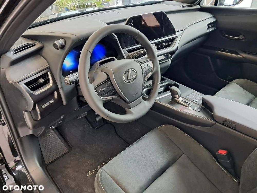 Lexus UX 300h Business - 12