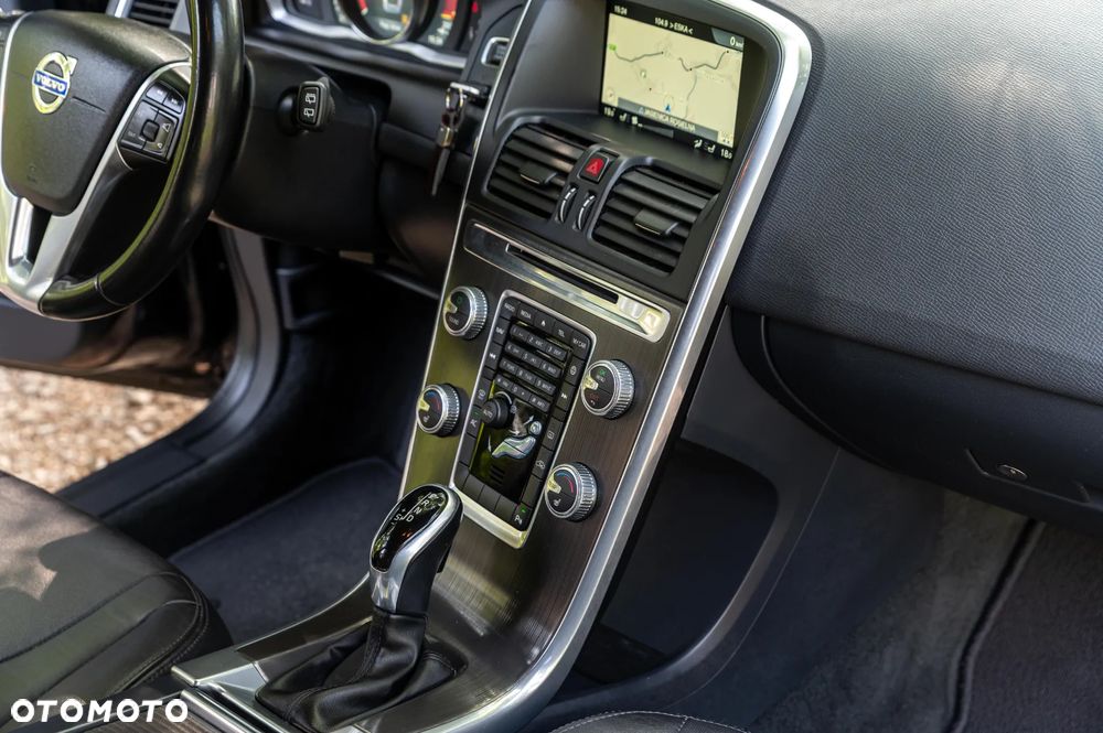 Volvo XC 60 D3 Geartronic Summum - 26