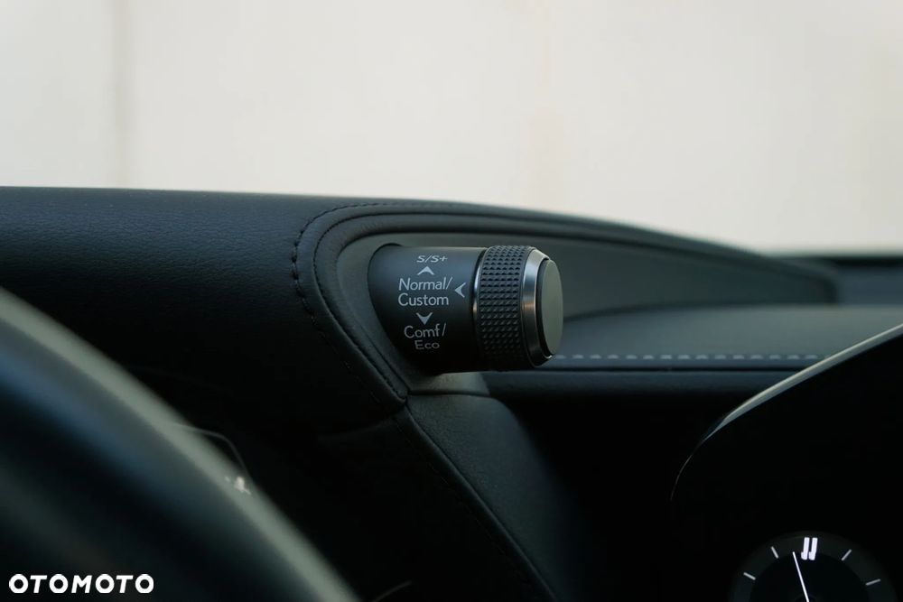 Lexus LS 500h Elegance AWD - 31