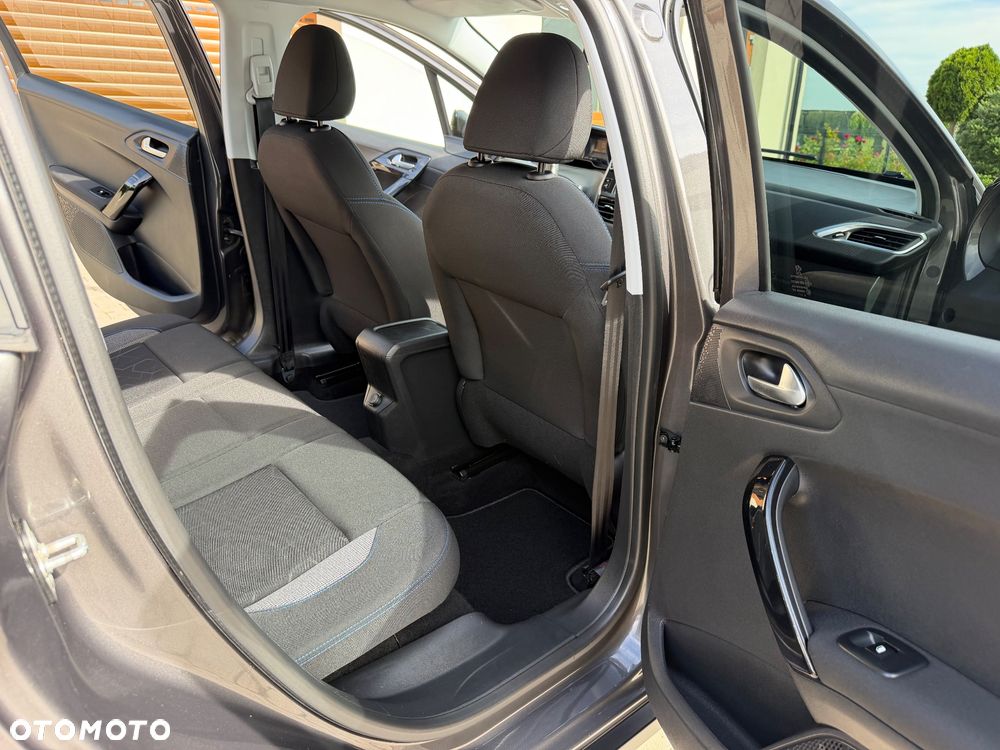 Peugeot 2008 BlueHDi 100 STOP & START Signature - 34