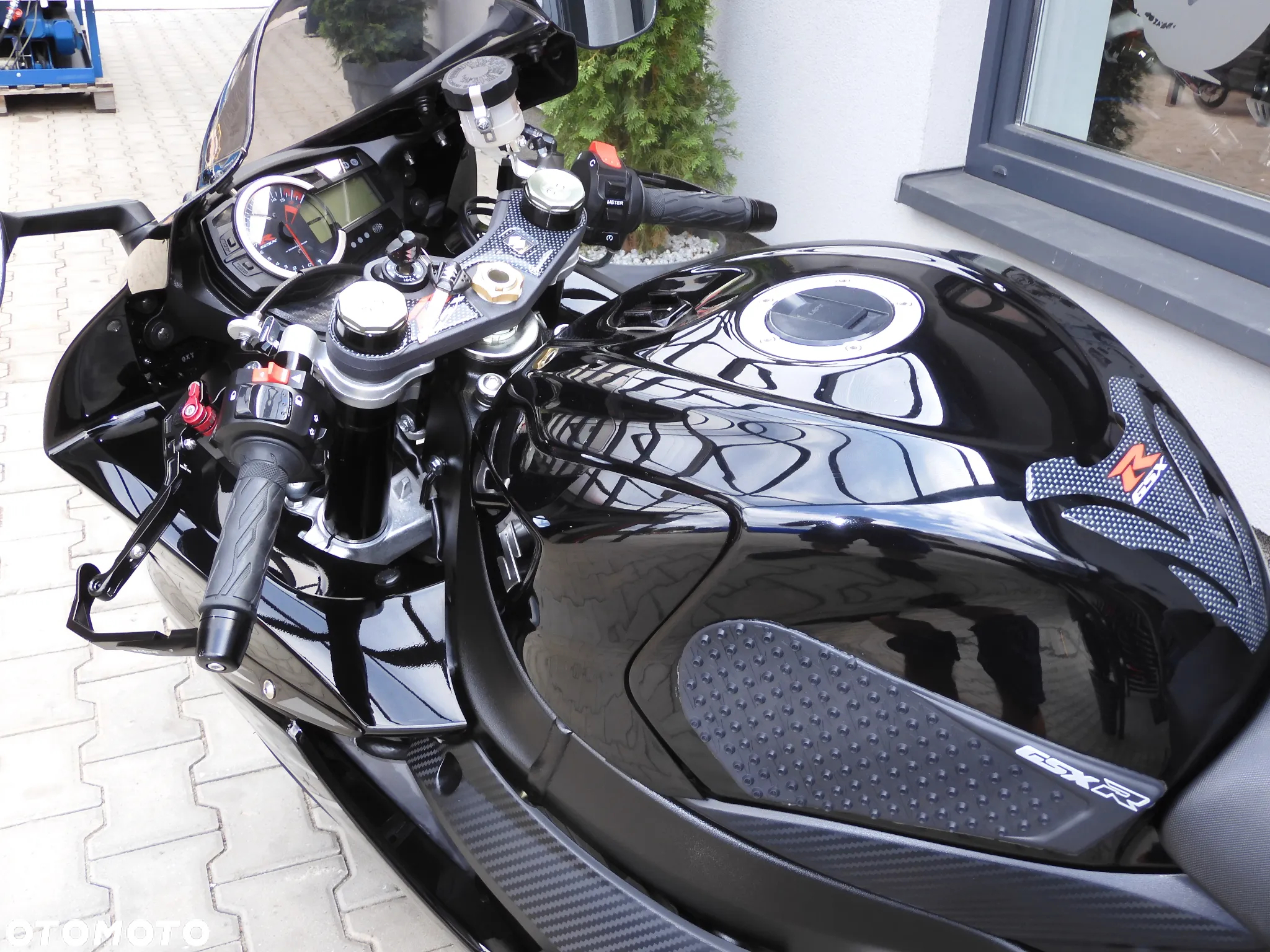 Suzuki GSX-R - 35