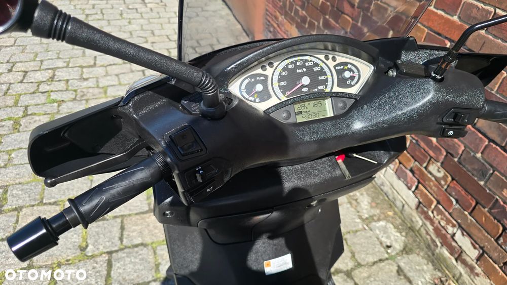 Yamaha X-max - 16