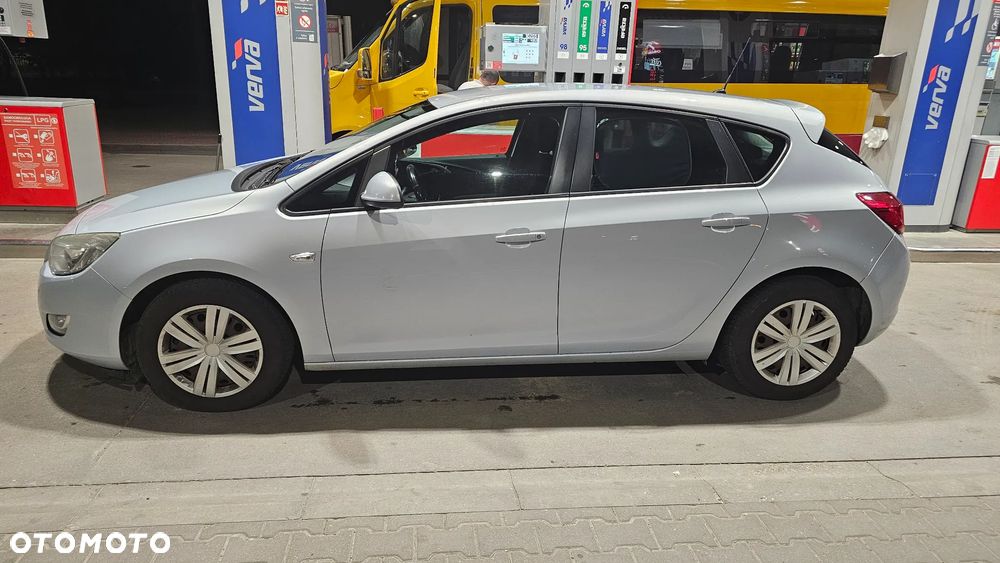 Opel Astra 1.7 CDTI Cosmo - 4