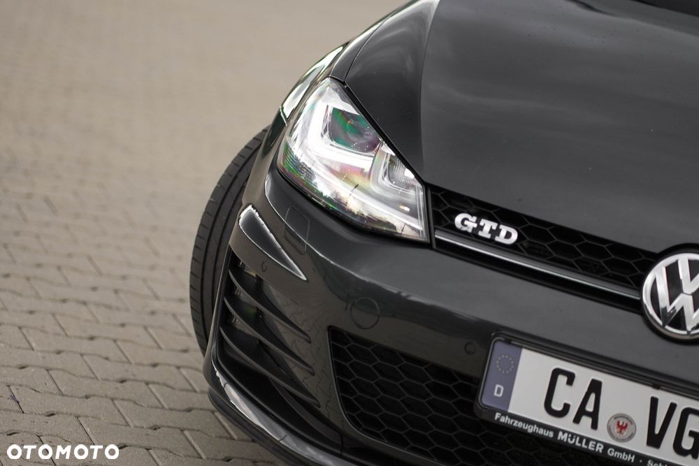 Volkswagen Golf - 5