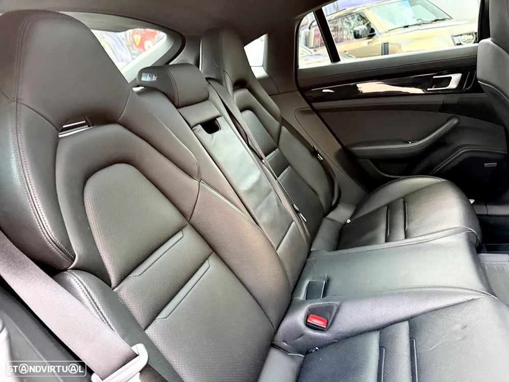 Porsche Panamera 4 E-Hybrid - 35