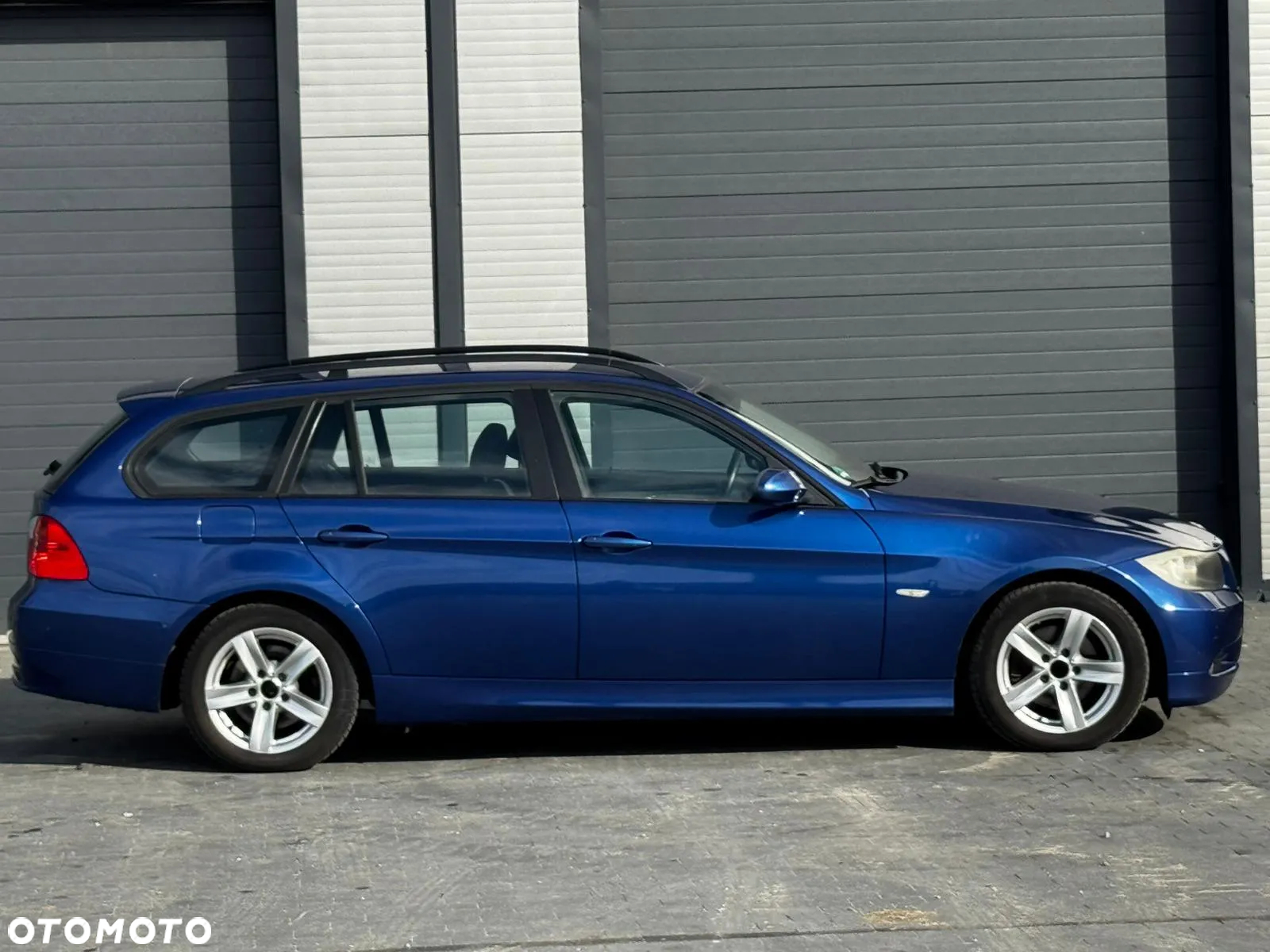 BMW Seria 3 318i Touring - 2