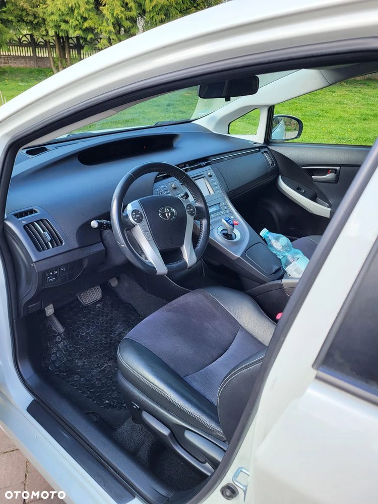 Toyota Prius (Hybrid) - 8