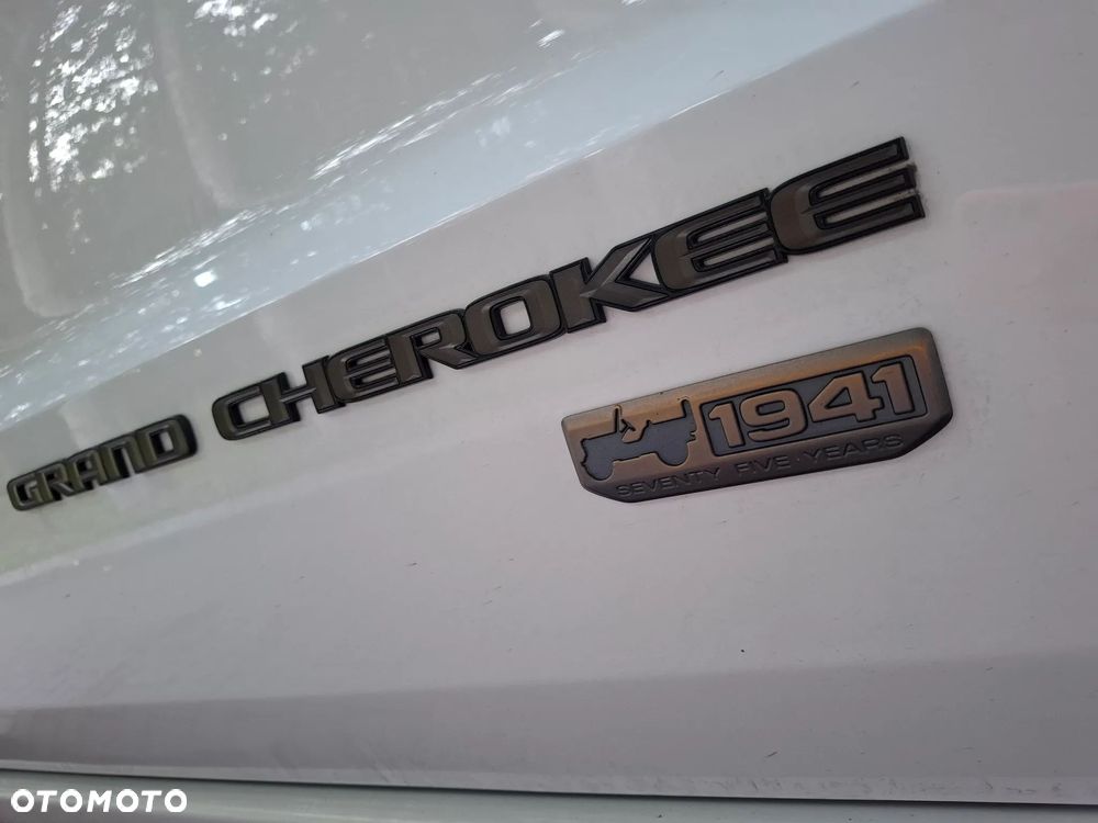 Jeep Grand Cherokee - 21