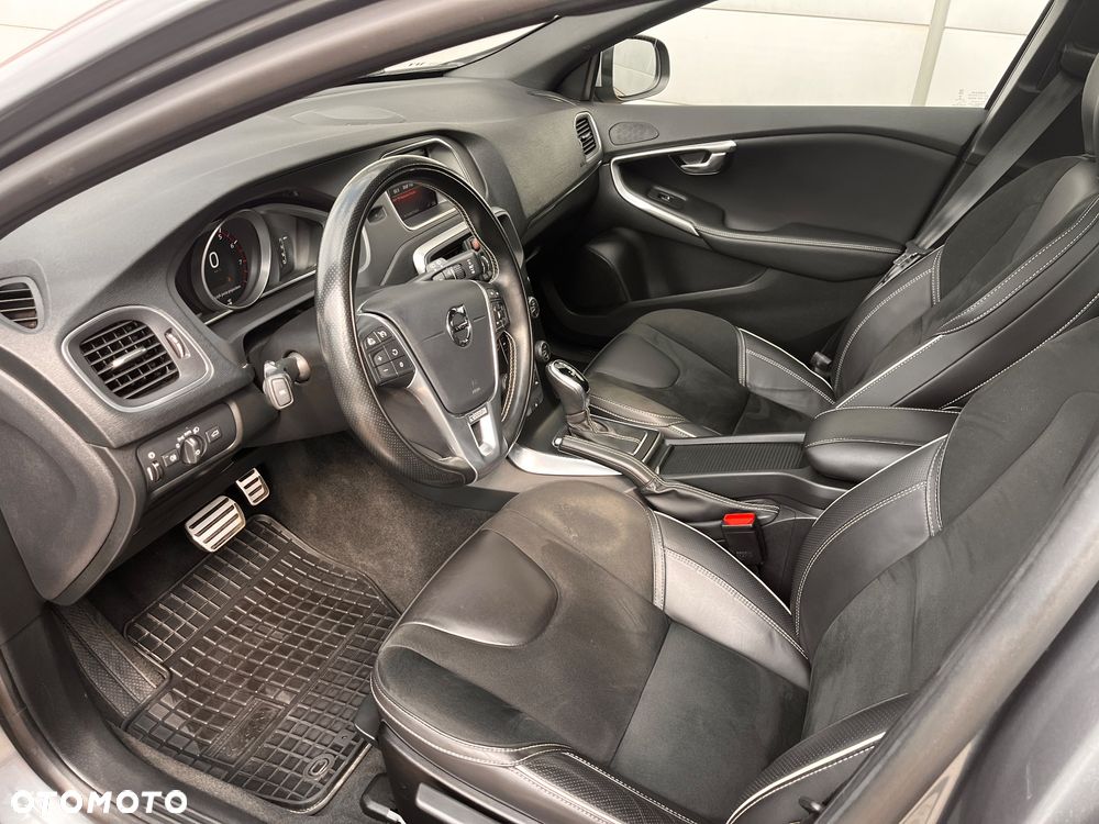 Volvo V40 T3 Geartronic RDesign - 26