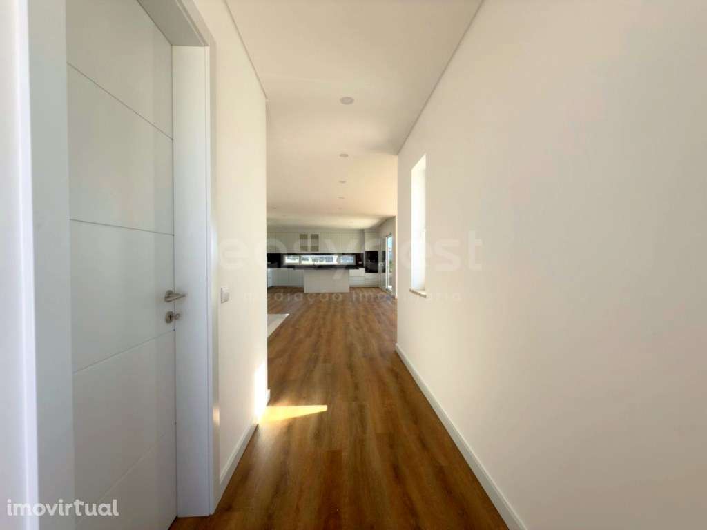 Moradia Moderna T3 em Abelheira (Lourinhã) - Grande imagem: 2/50