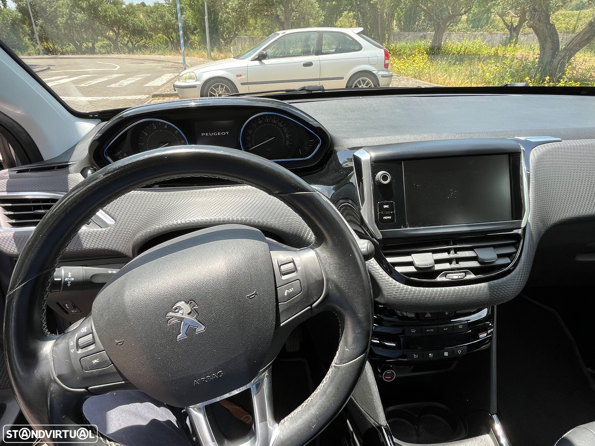 Peugeot 2008 1.2 PureTech Allure - 4