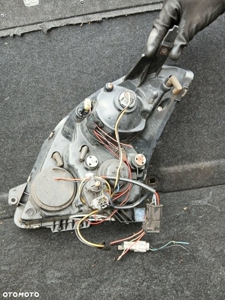 Suzuki Swift III lampa przednia lewa, prawa - 4