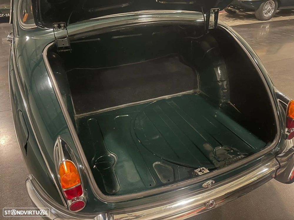 Jaguar MK II - 18