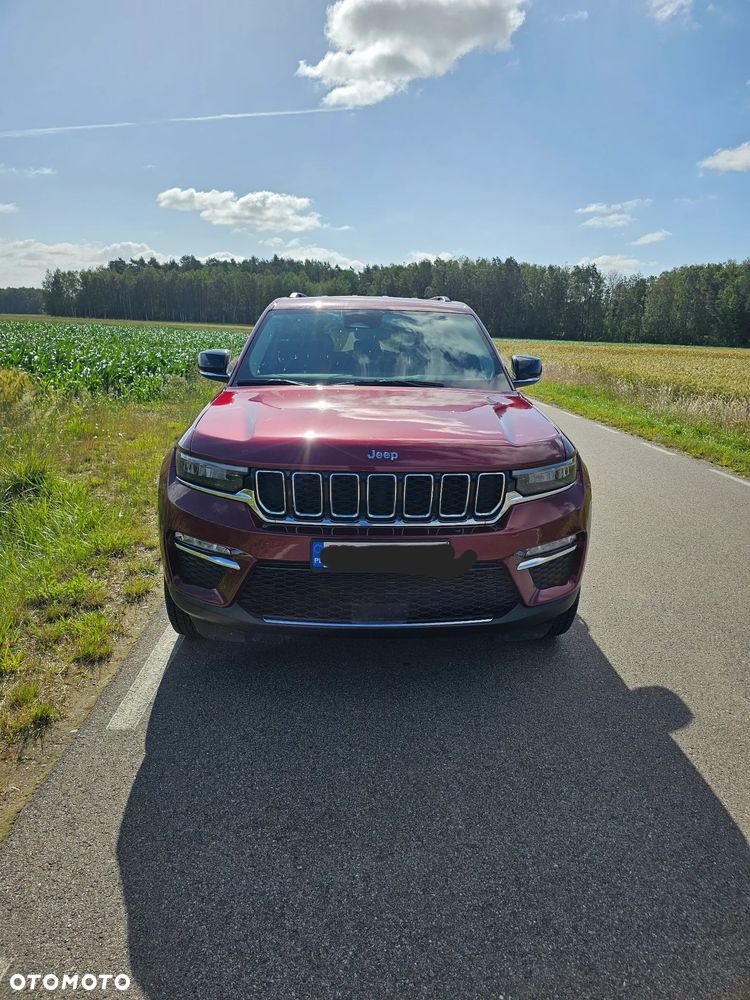 Jeep Grand Cherokee - 32