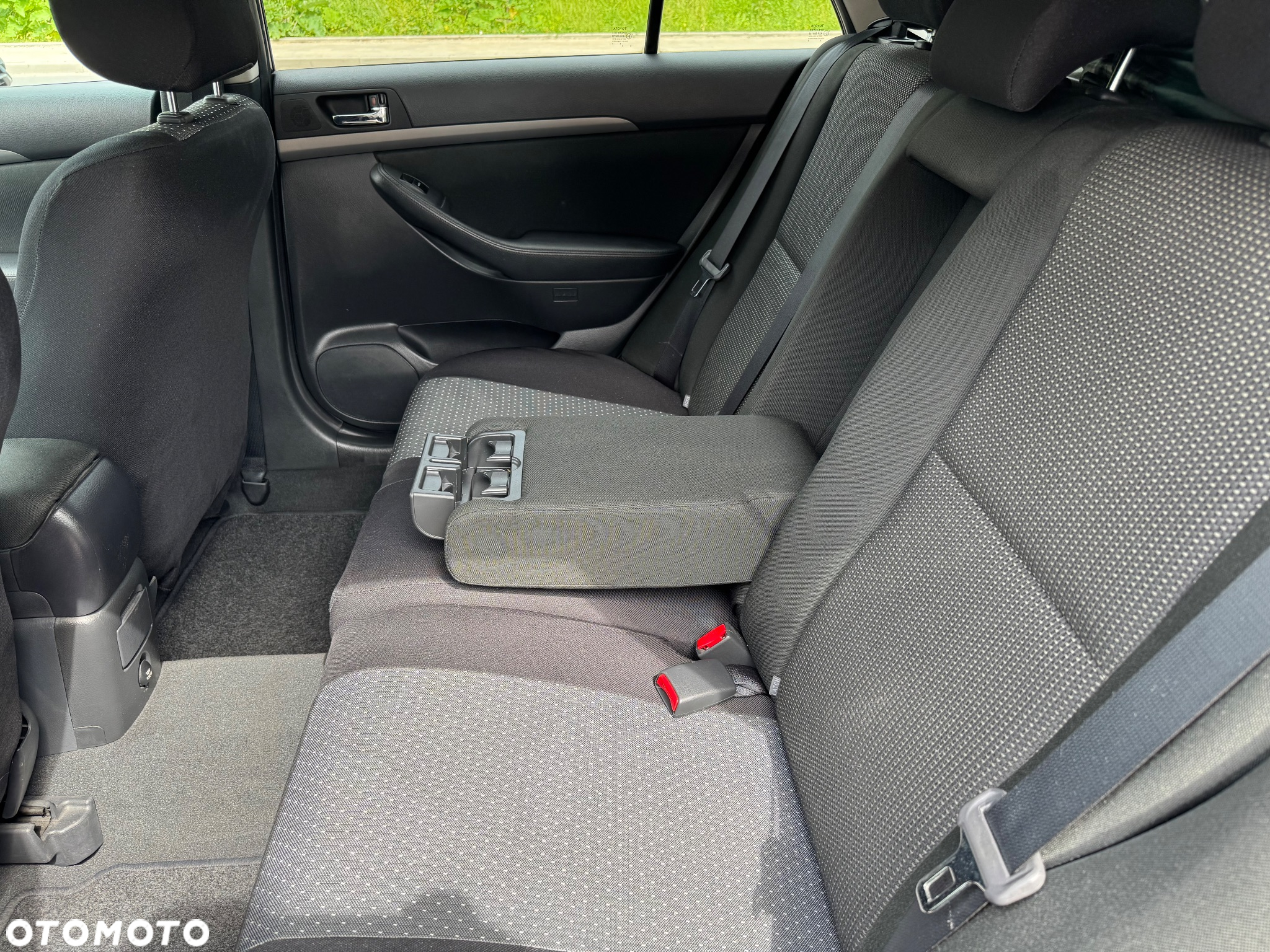 Toyota Avensis - 8