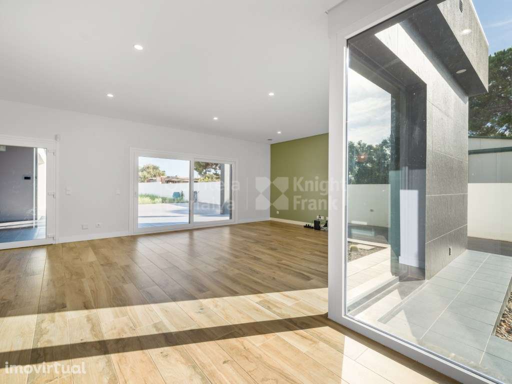 Moradia independente T4 com jardim e garagem em Samora Correia - Grande imagem: 3/25