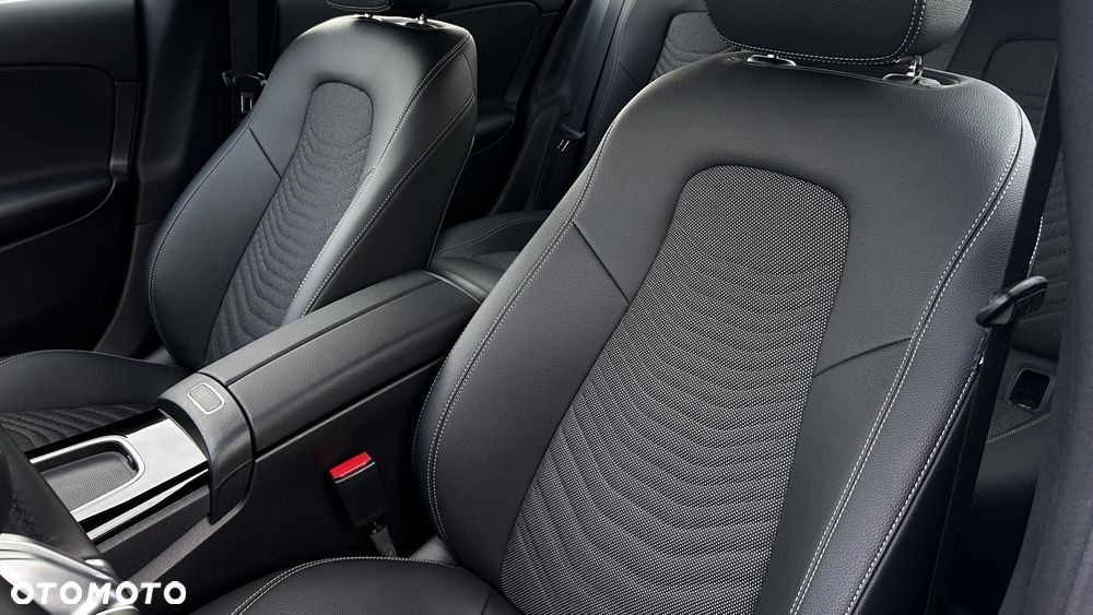 Mercedes-Benz CLA 200 7G-DCT - 12