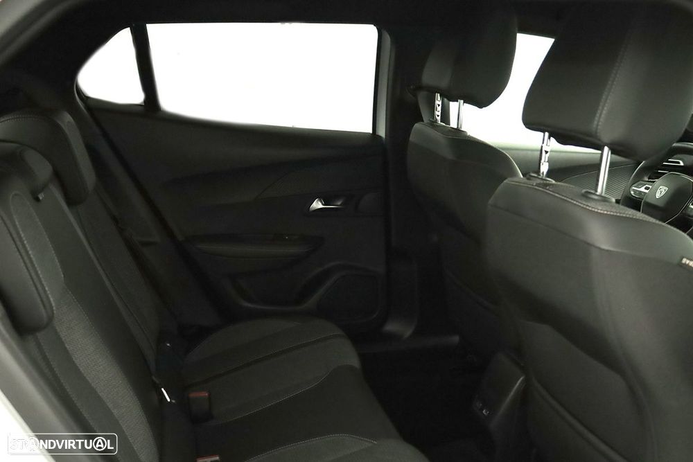 Peugeot 2008 1.2 PureTech Allure EAT8 - 21
