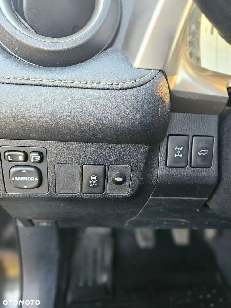 Toyota RAV4 2.2 D-4D Premium - 9