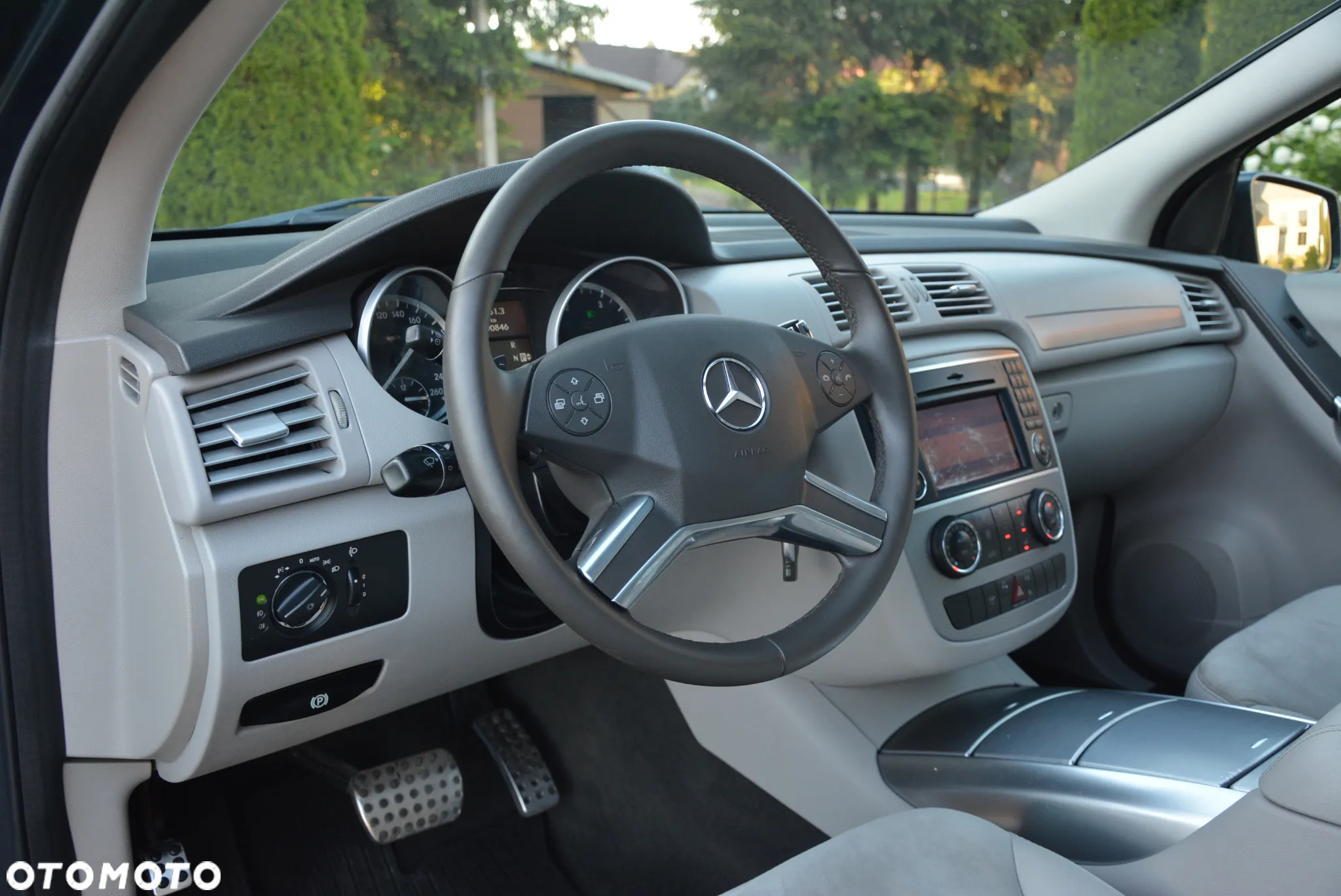 Mercedes-Benz Klasa R 300 CDI DPF BlueEFFICIENCY 7G-TRONIC - 23