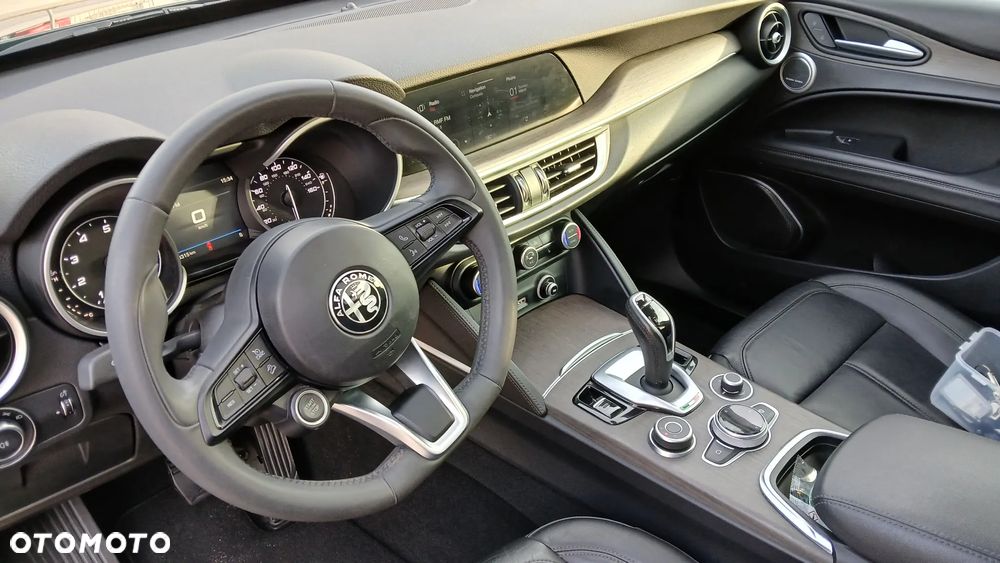 Alfa Romeo Stelvio 2.0 Turbo 16V AT8-Q4 Ti - 14