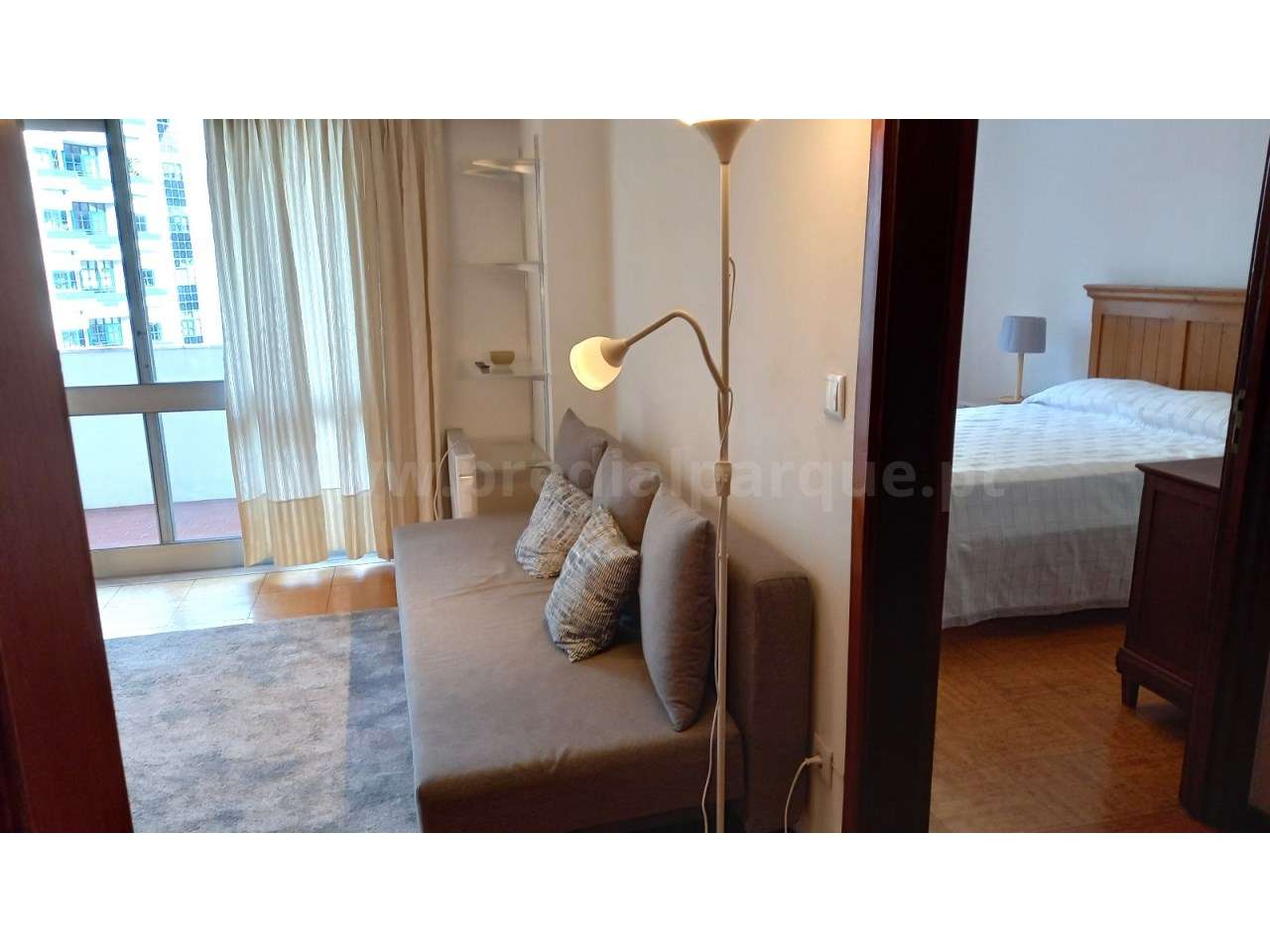 Apartamento T1 mobilado e equipado, junto ao Palácio de Cristal - Grande imagem: 4/20