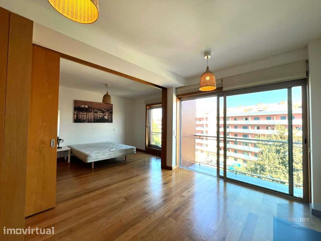 Apartamento T1 no Porto - Grande imagem: 2/19