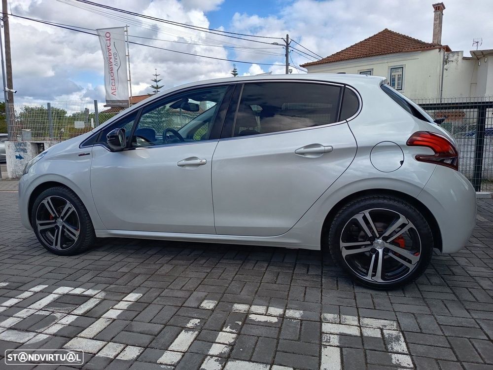 Peugeot 208 1.2 PureTech GT Line - 6