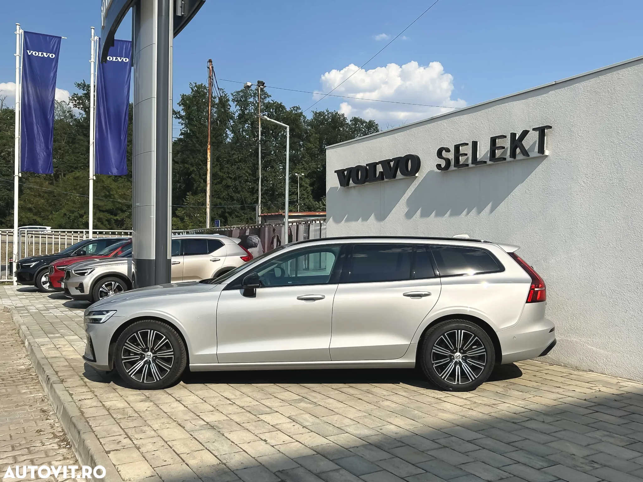 Volvo V60 B4 MHEV AT Plus Dark - 3