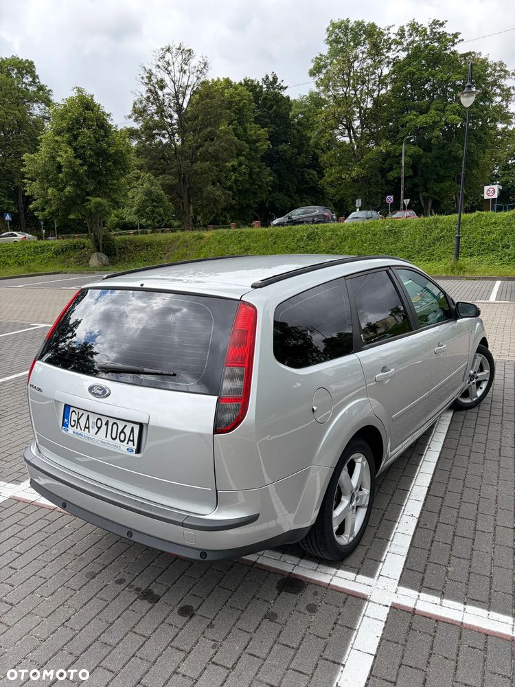 Ford Focus 1.8 Ghia - 9