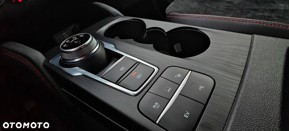 Ford Kuga 2.5 Duratec PHEV ST-LINE X - 36