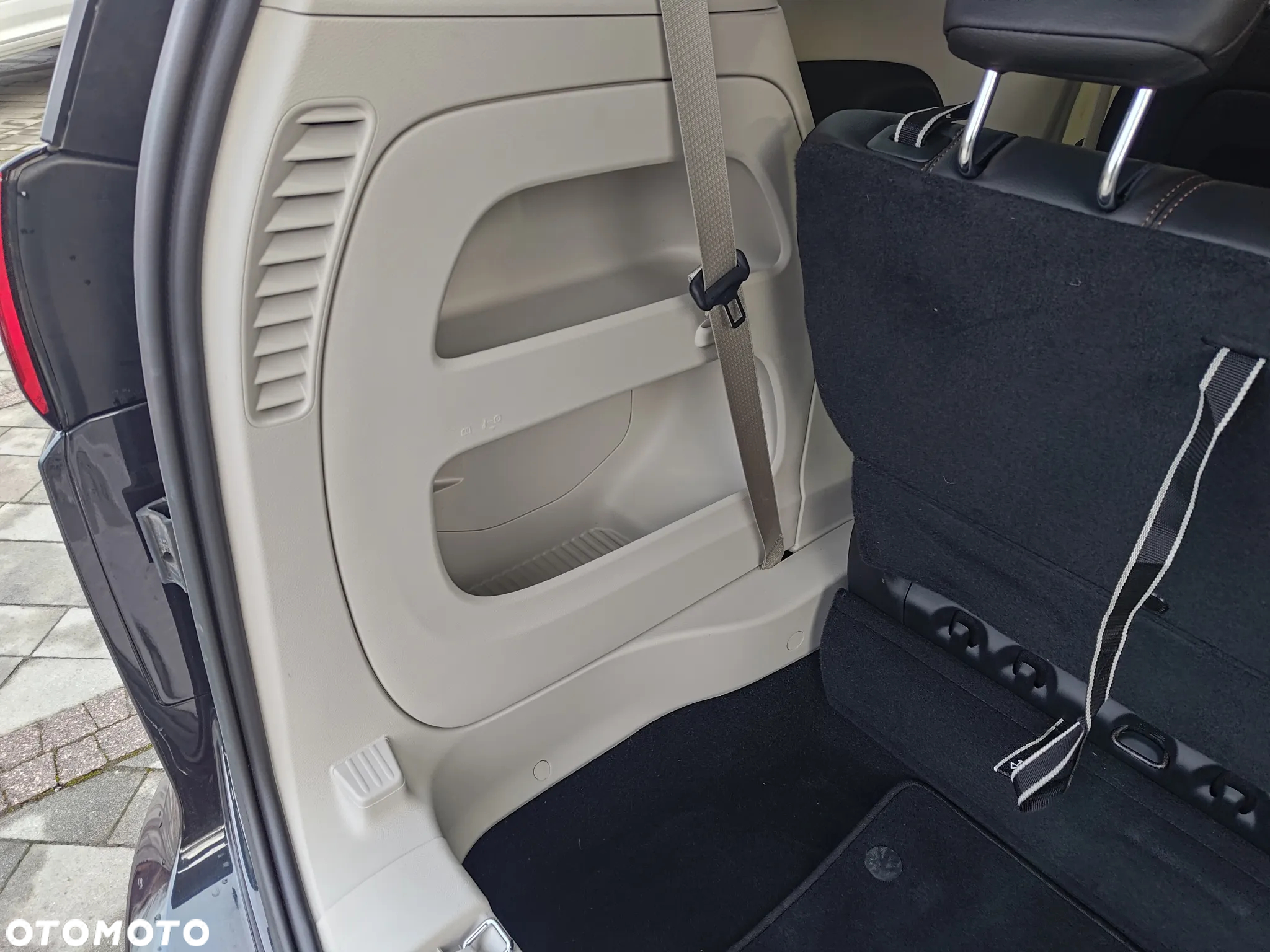 Chrysler Pacifica - 35