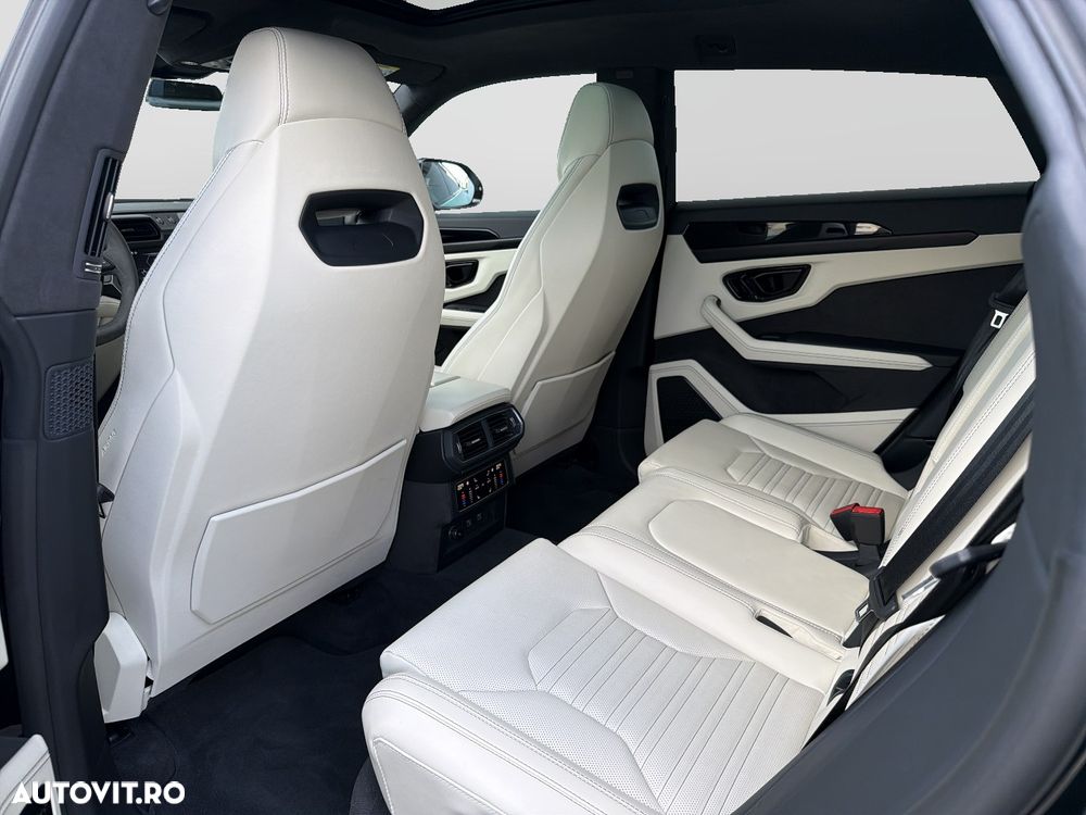 Lamborghini URUS - 13