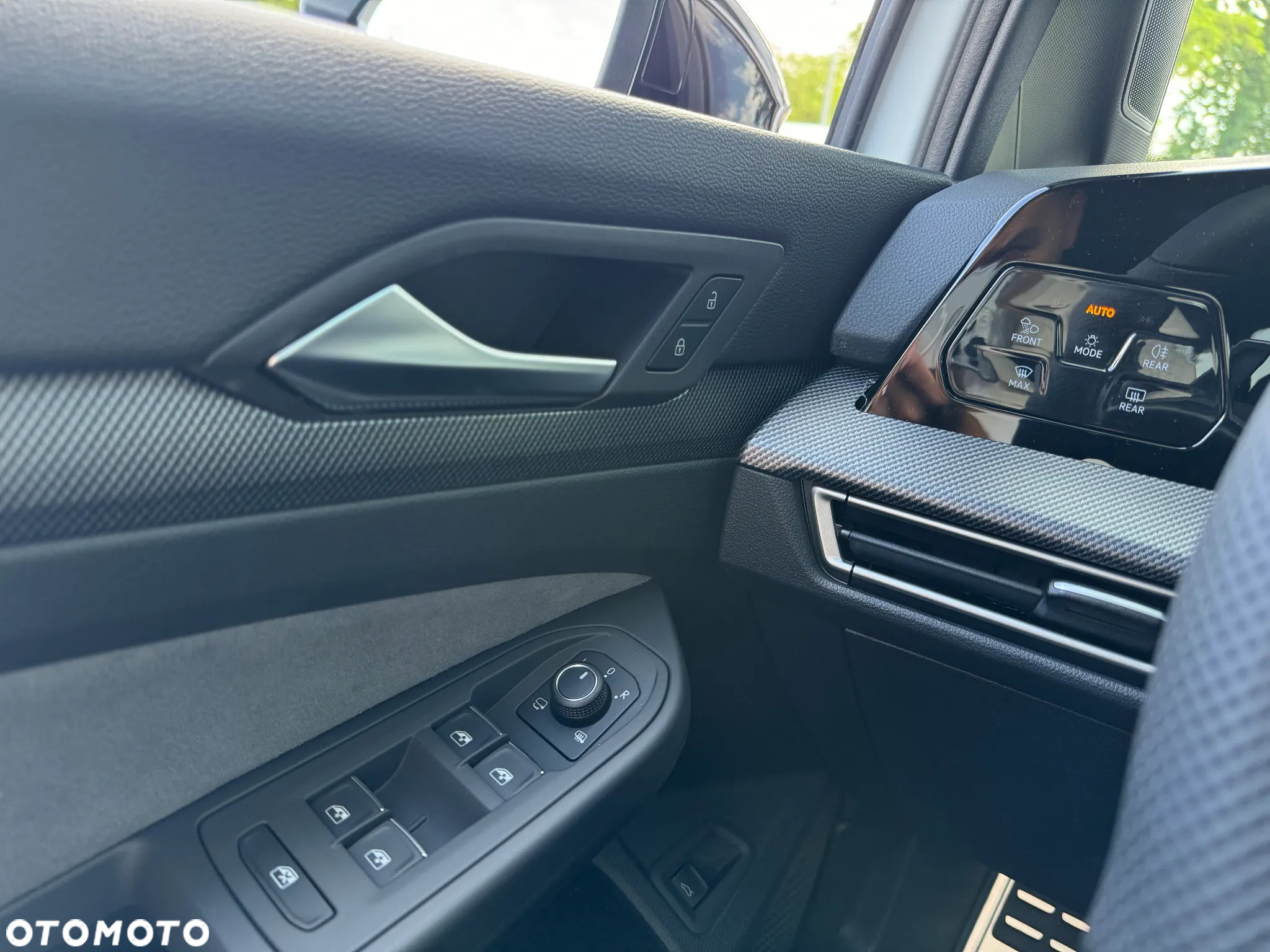Volkswagen Golf VIII 2.0 TSI 4Motion R DSG - 21