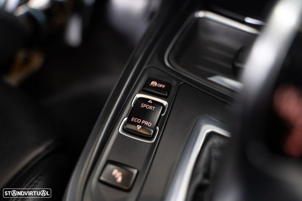 BMW 320 d Auto Line Sport - 38