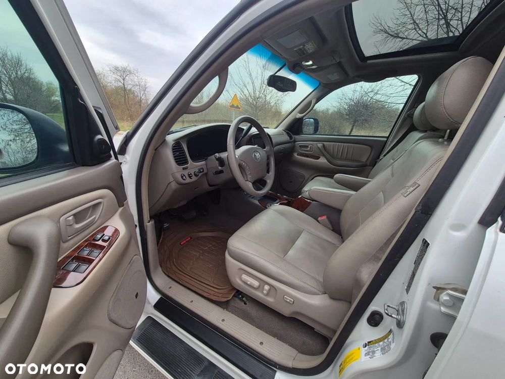 Toyota Sequoia - 29