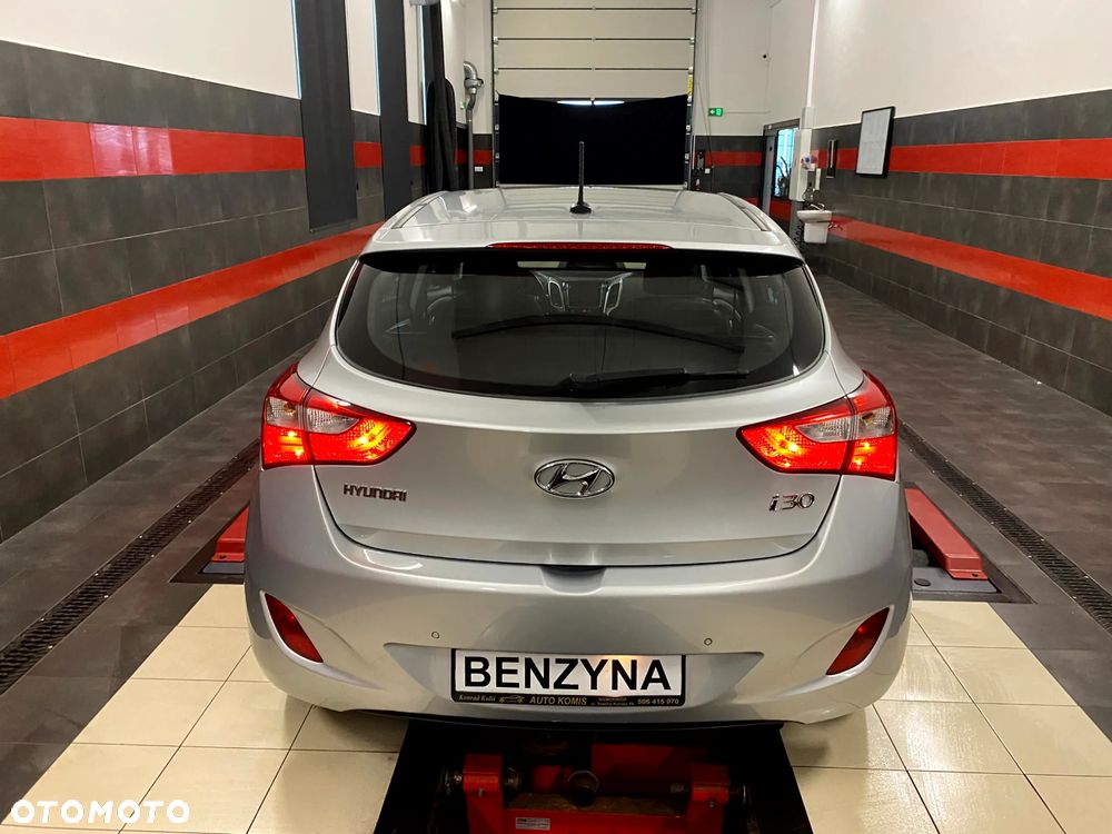 Hyundai i30 1.6 GDI Classic + - 9